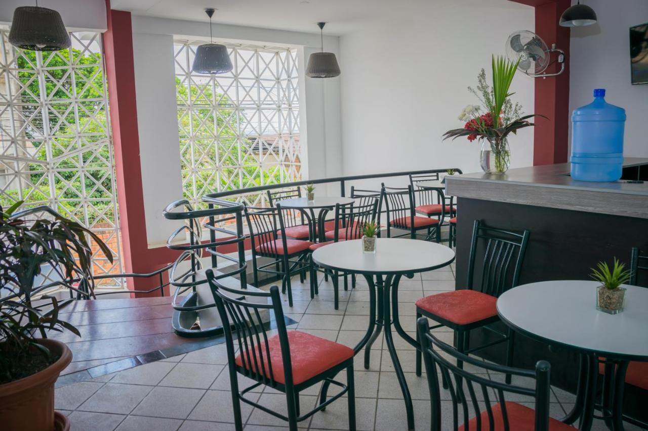 Hostal "Centrika" Tarapoto Exterior foto
